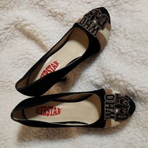 Herstar New Orleans Saints faux velvet heels pumps black gold fleur de lis! NWOT